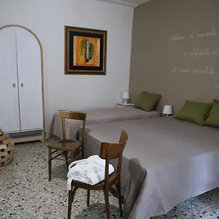 Con Balcone شقة Ripacandida
